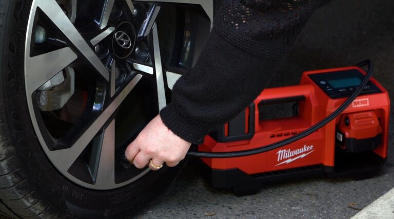 Milwaukee M18 Cordless Tire Inflator 2