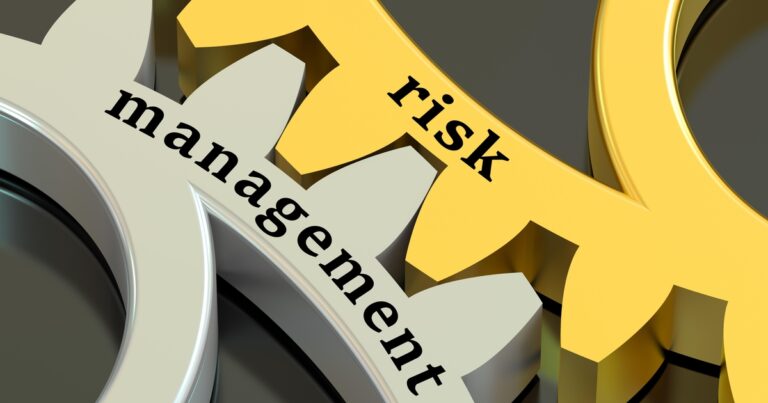 Risk_management_1800_Olekcii_Mach_Alamy.jpg