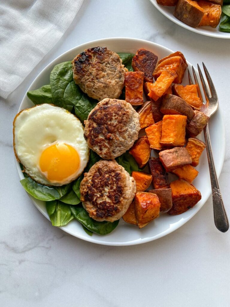 स्वस्थ नाश्ते के कटोरे।