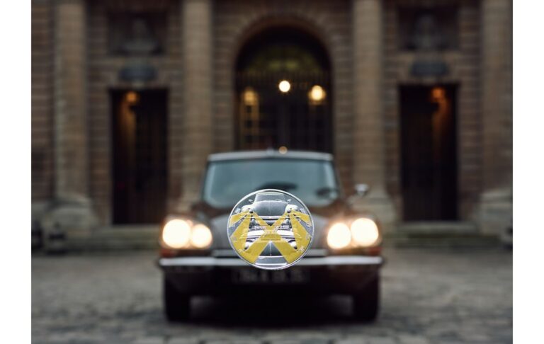 The French Mint and DS Automobiles Collaborate to Celebrate the Legendary DS's 70th Anniversary