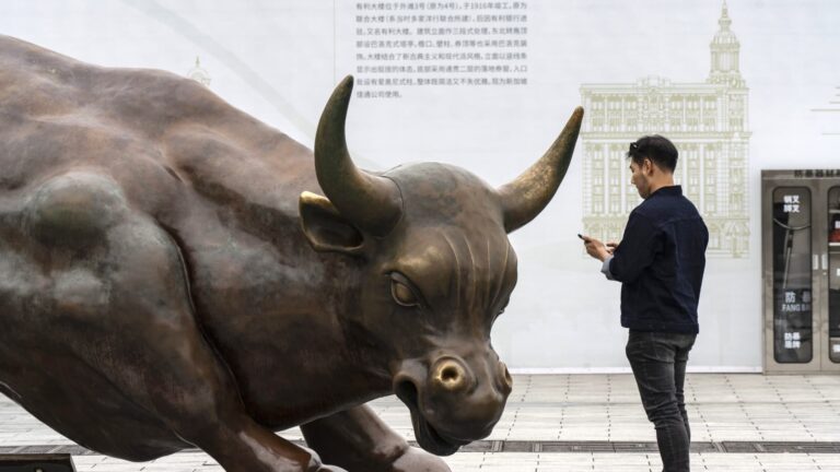 The market just gave investors a gift. Here's how not to blow it