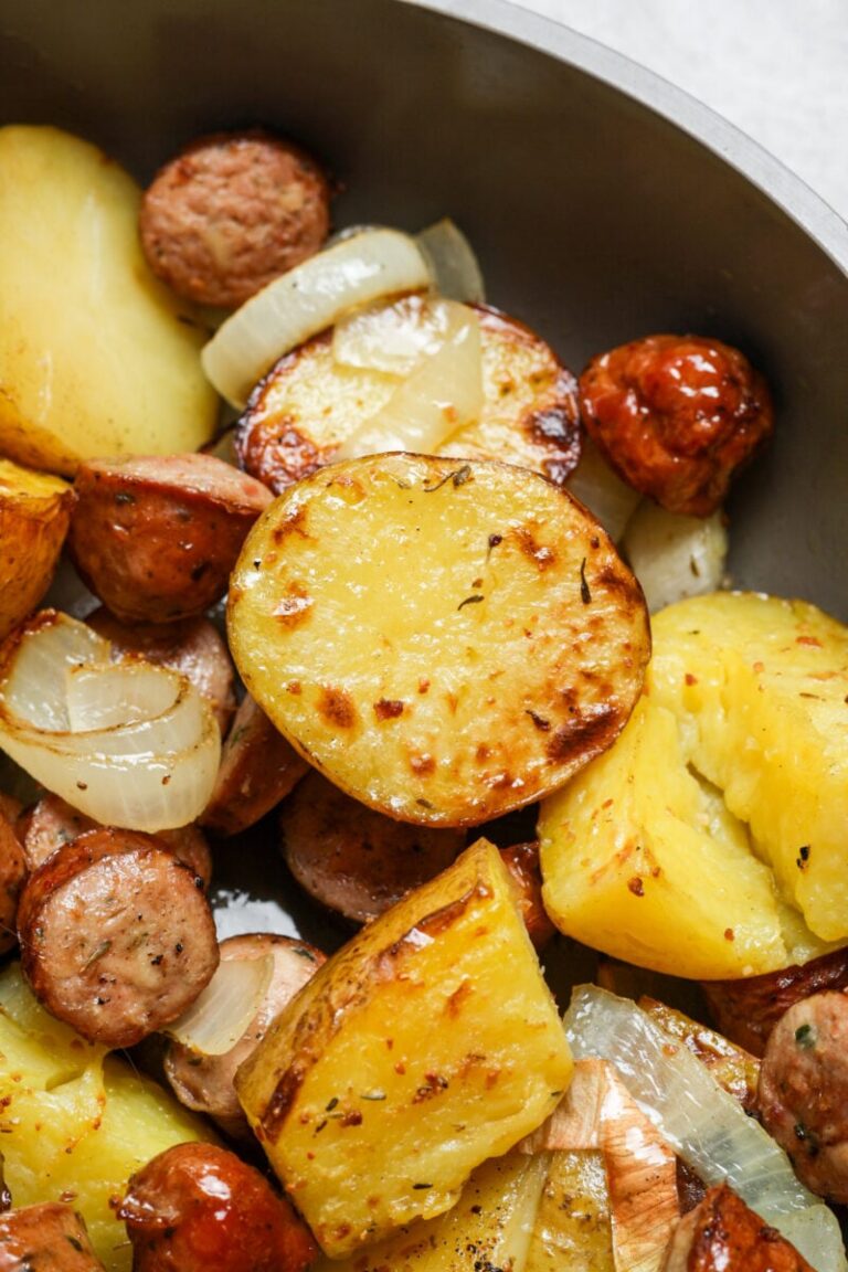 सॉसेज और आलू।