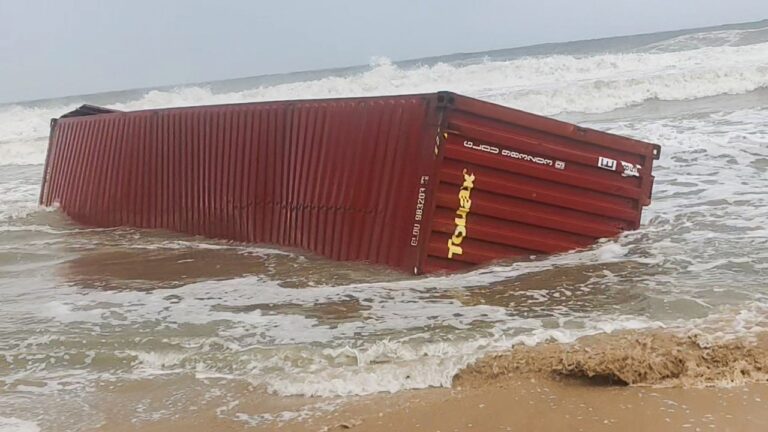 kerala-holds-emergency-expert-meet-after-liberian-ship-sinks-near-shore-bans-fishing-deploys-pollu-285230997-16x9_1.jpg
