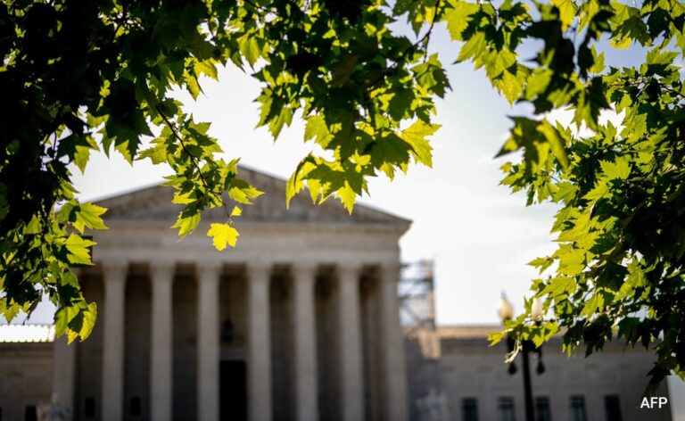 US Supreme Court Blocks Trump Bid To Resume Venezuelan Deportations