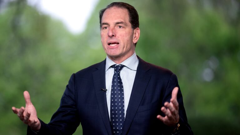 Trump 'close' on some trade deals: Top White House aide