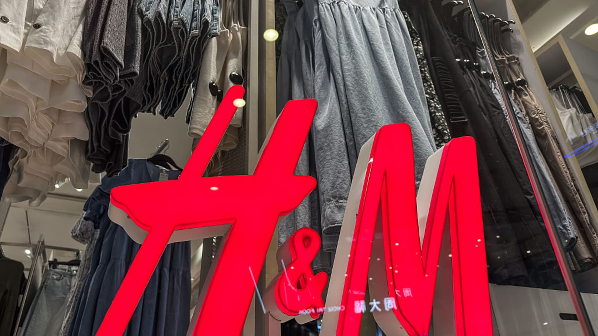 H&M (HMB) earnings, Q2 FY25