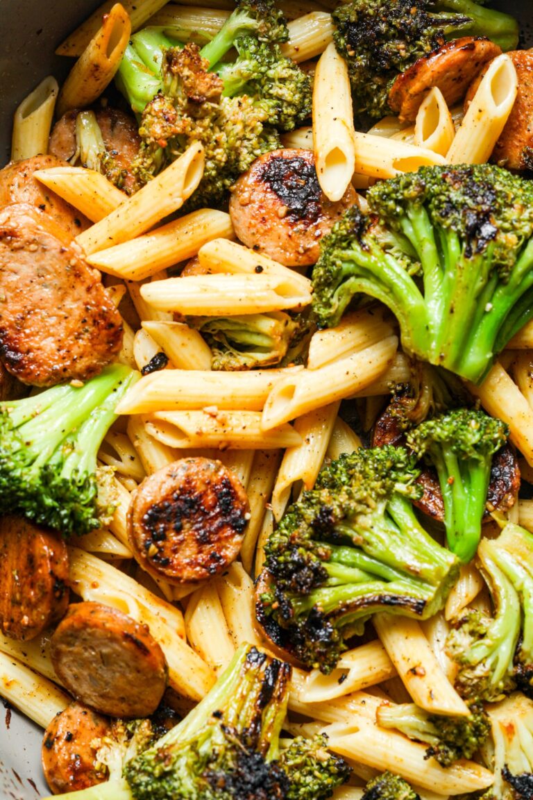 सॉसेज ब्रोकोली पास्ता।