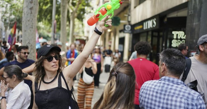 Spanish locals shoot water at visitors in protests against mass tourism - National