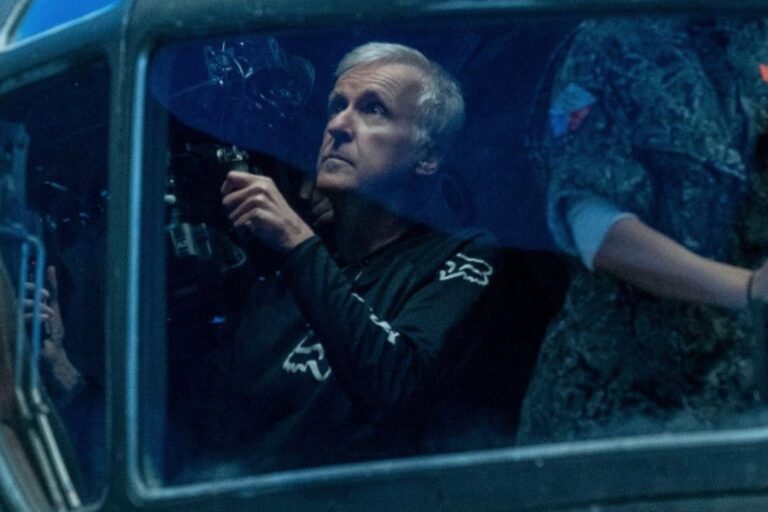 James-Cameron-underwater.jpg