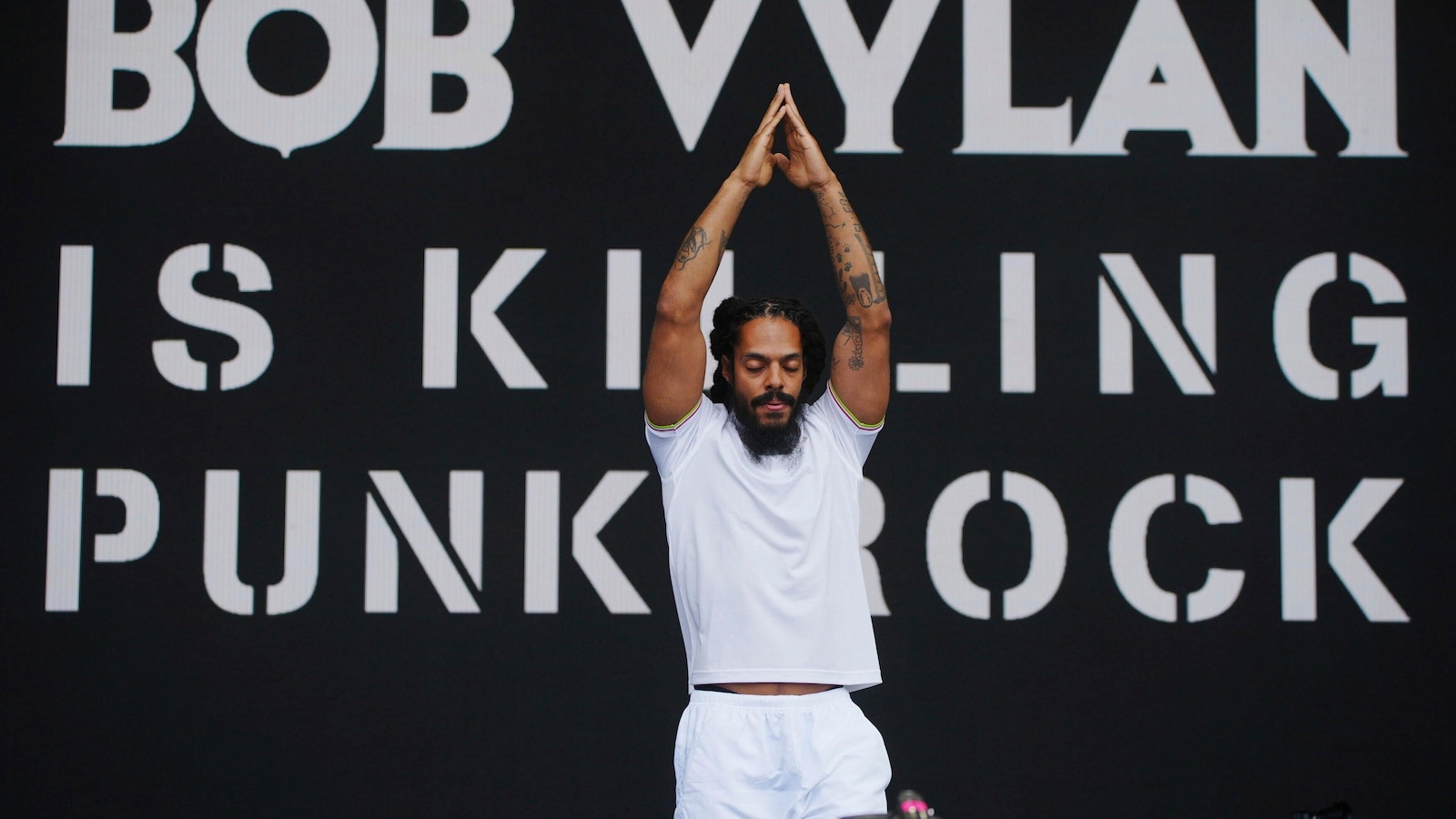 UK police probe Bob Vylan festival chants against Israeli military; US revokes visas