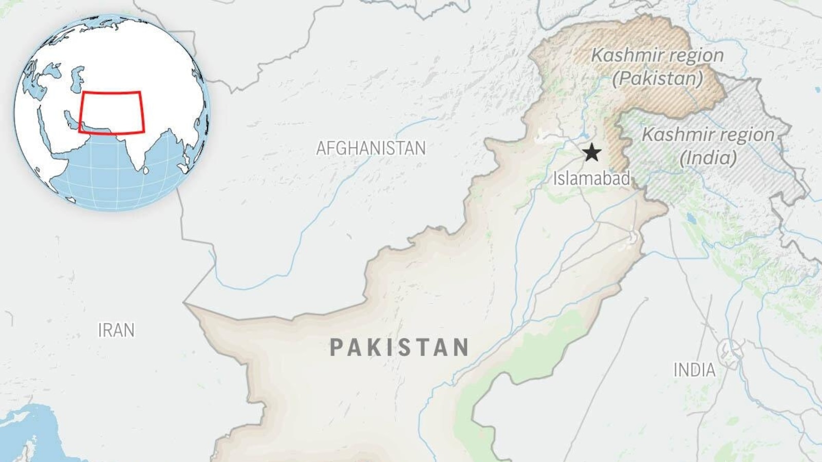 Suicide bombing in Pakistan kills 8 soldiers and wounds 25 people