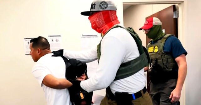 7/12: CBS Weekend News - CBS News