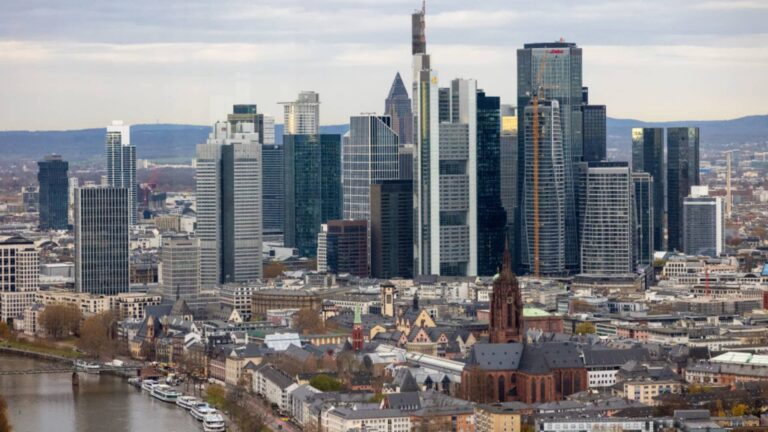 Banking bellwethers and a tariffs waiting game