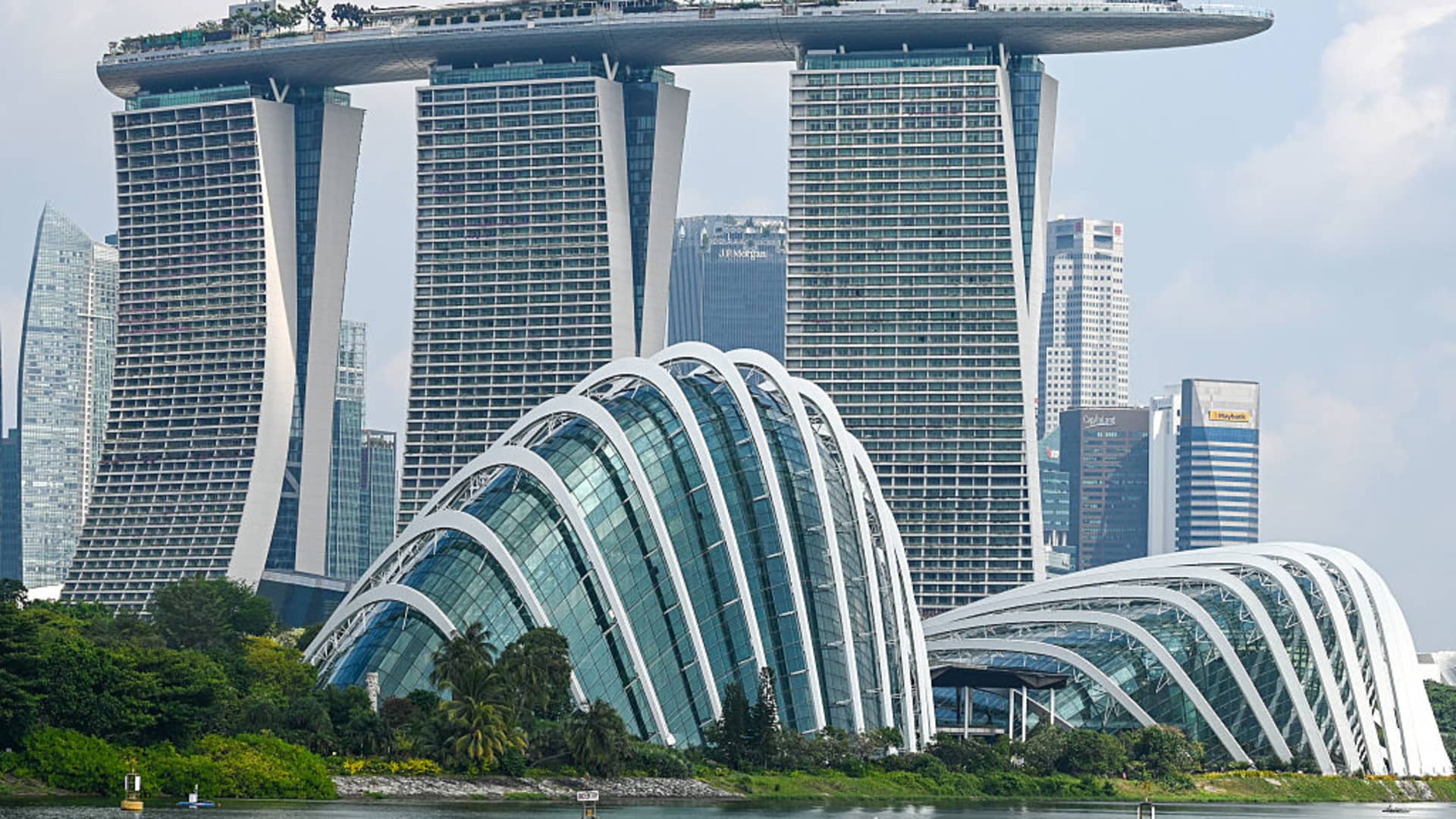 Singapore dodges recession, warns of bumpy recovery