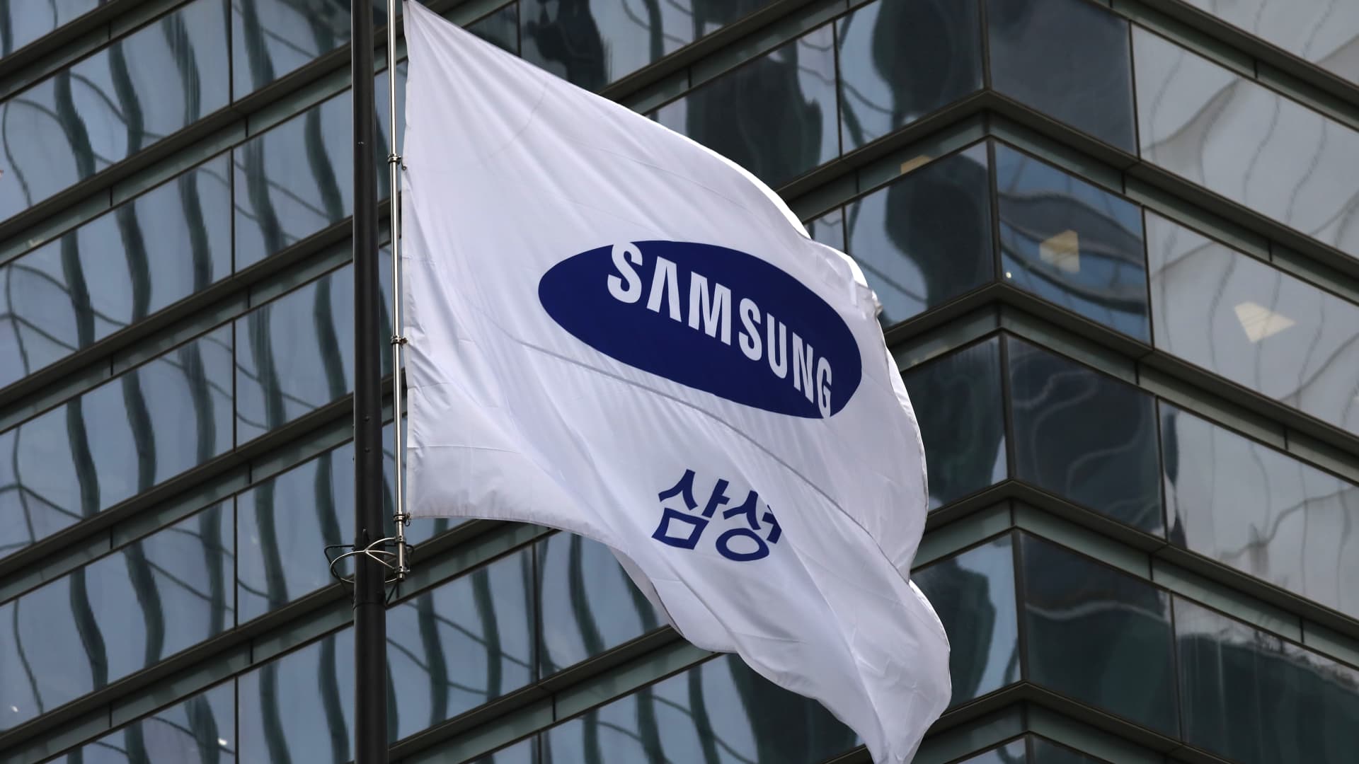 Elon Musk confirms Tesla has signed a $16.5 billion chip contract with Samsung