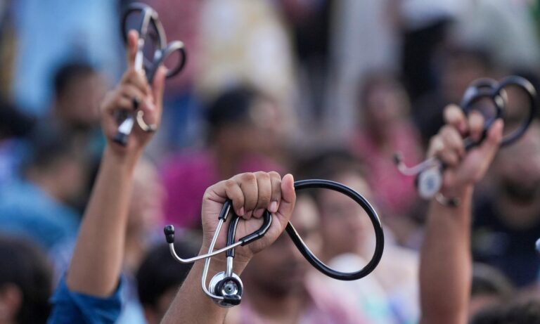 1852395-doctorsmedicprotesthospital.jpg