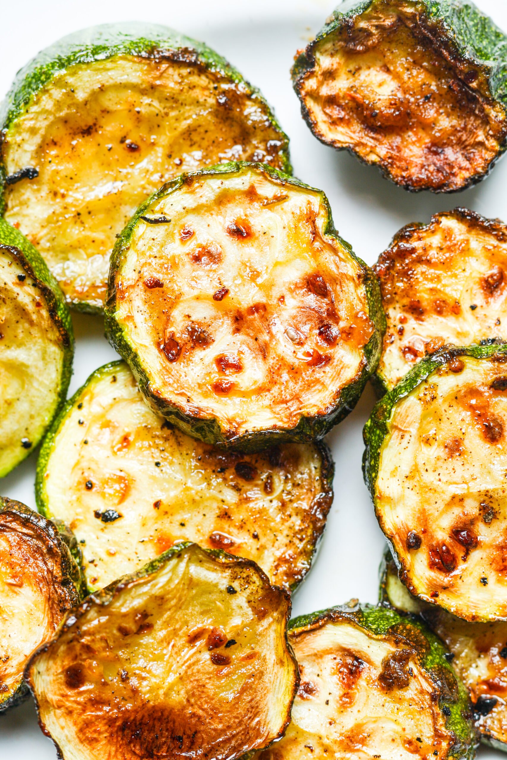 एयर फ्रायर ज़ुचिनी।