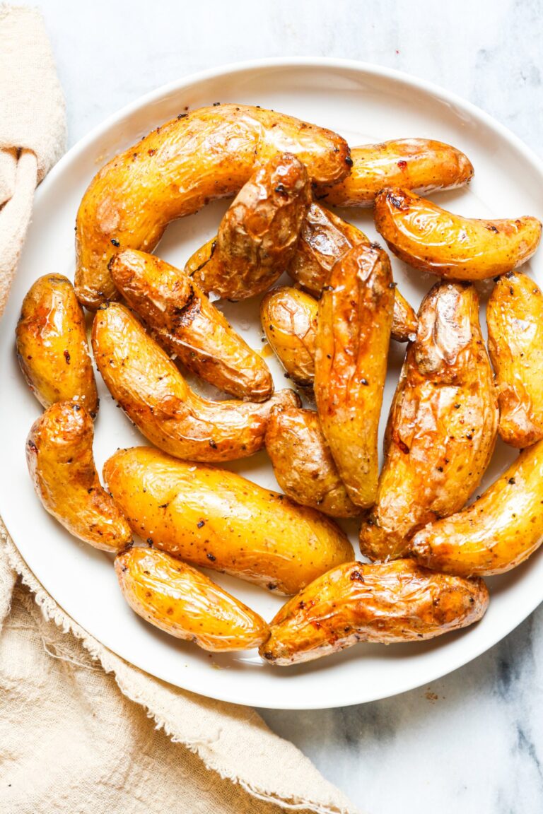 एयर फ्रायर फिंगरिंग आलू।