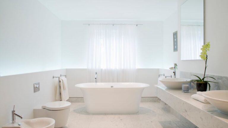5 Easy Fixes for Outdated Bathrooms Without a Full Remodel