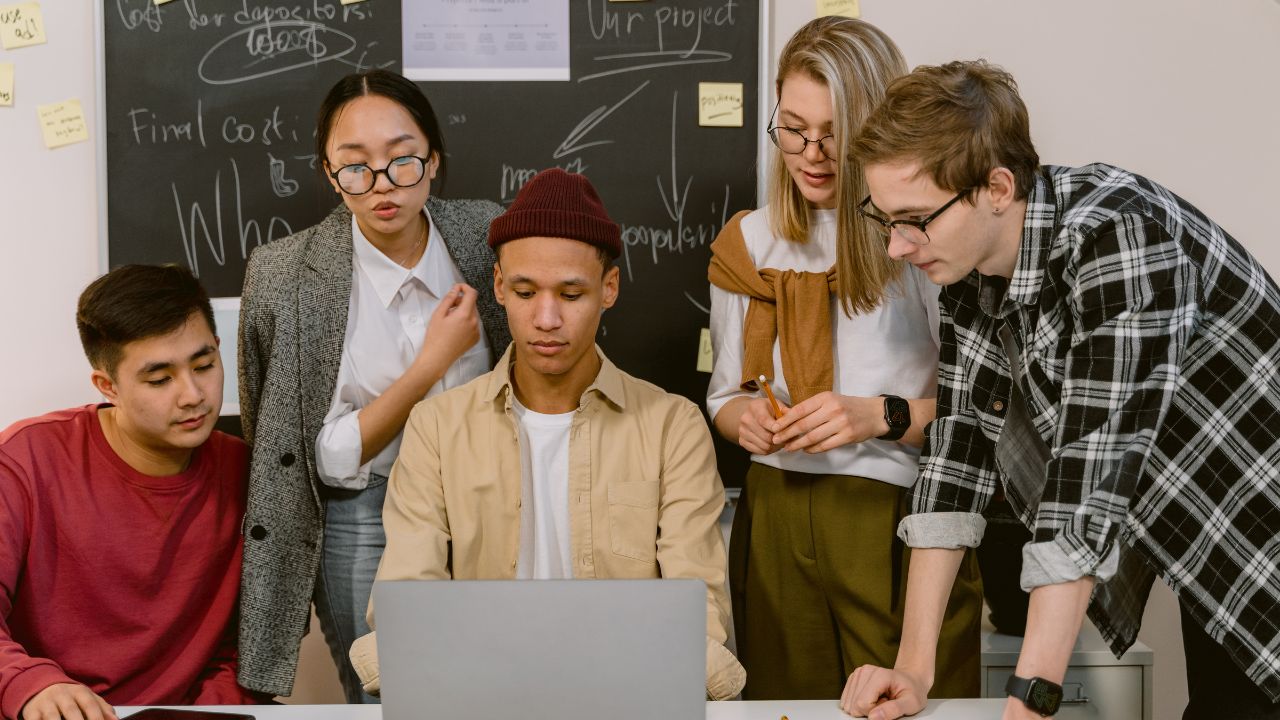 How to Start a Business in Japan on a Work Visa Easily