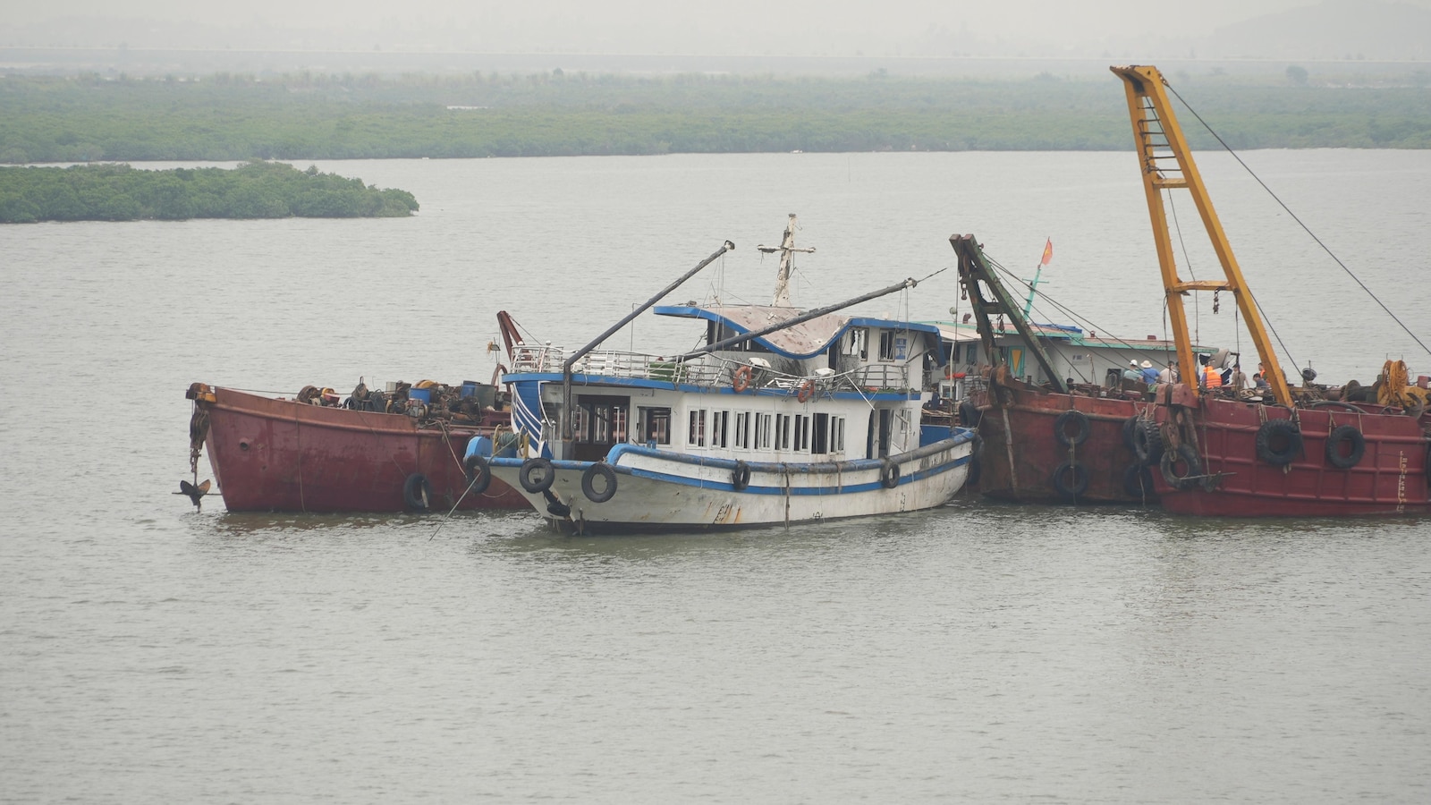 Vietnam tour boat survivor describes his escape from capsized vessel