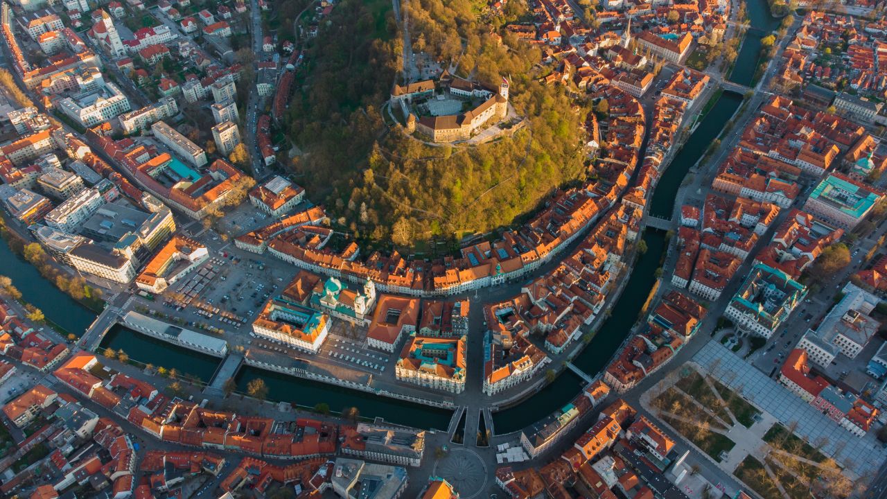 10 Most Beautiful Medieval Towns to Visit in the United Kingdom