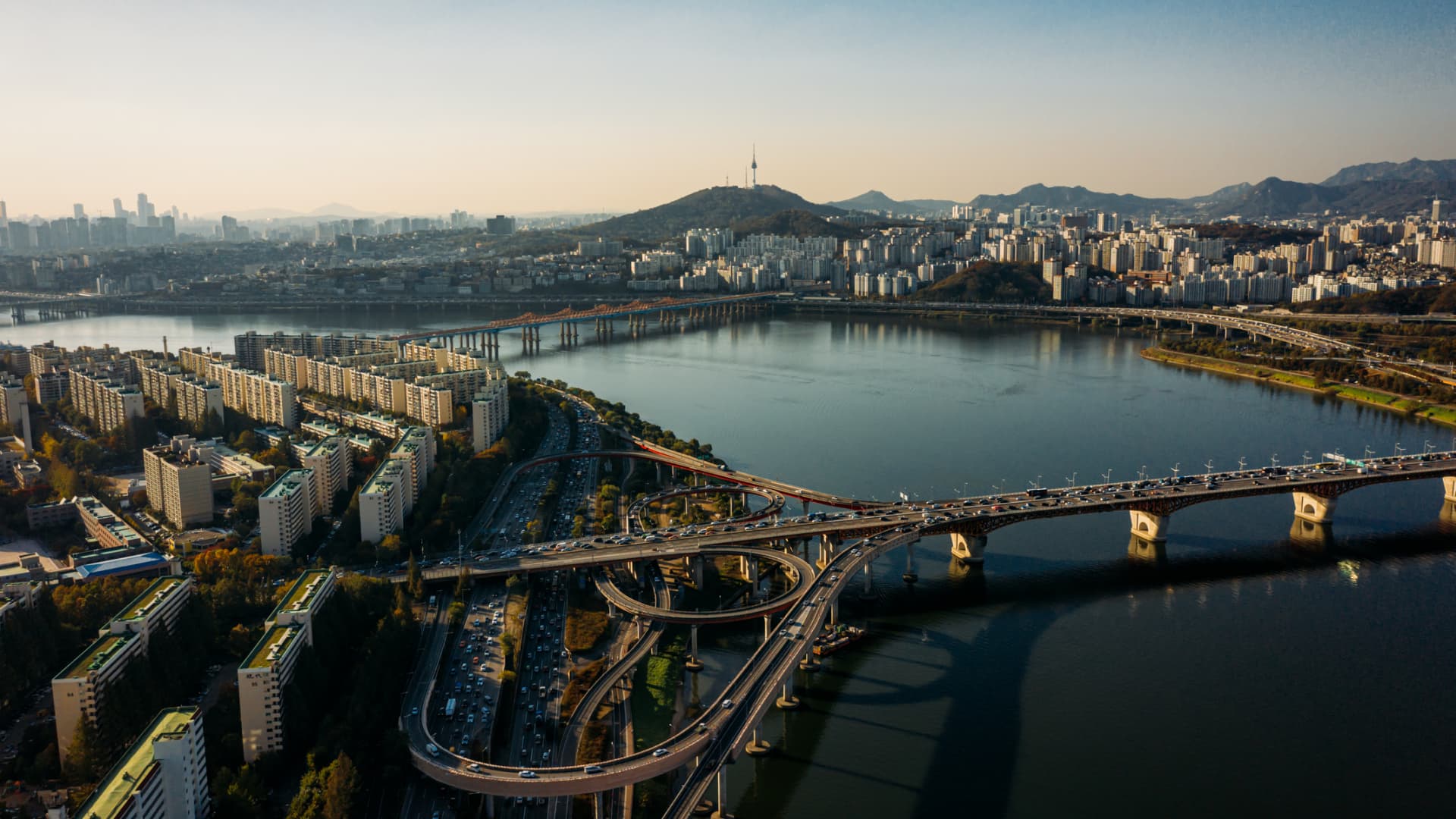 Bank of Korea keeps rates unchanged on Seoul’s housing market risks; upgrades GDP and inflation forecasts