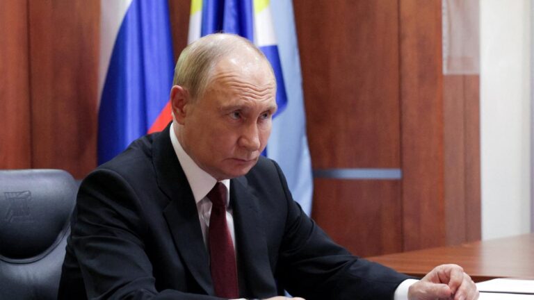 2025-08-16T064008Z_1055692109_RC268GAK1PC6_RTRMADP_3_UKRAINE-CRISIS-SUMMIT-PUTIN-ANADYR.JPG