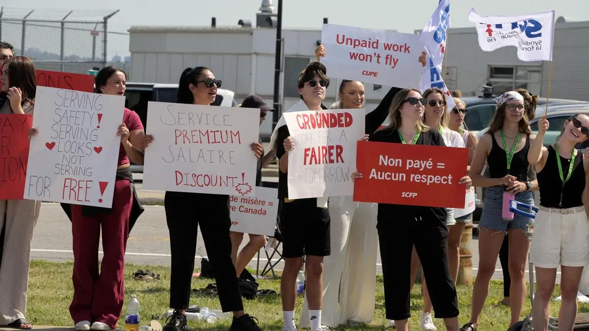 2025-08-16T152310Z_52068693_RC2F8GAJV0P5_RTRMADP_3_AIR-CANADA-LABOR.JPG