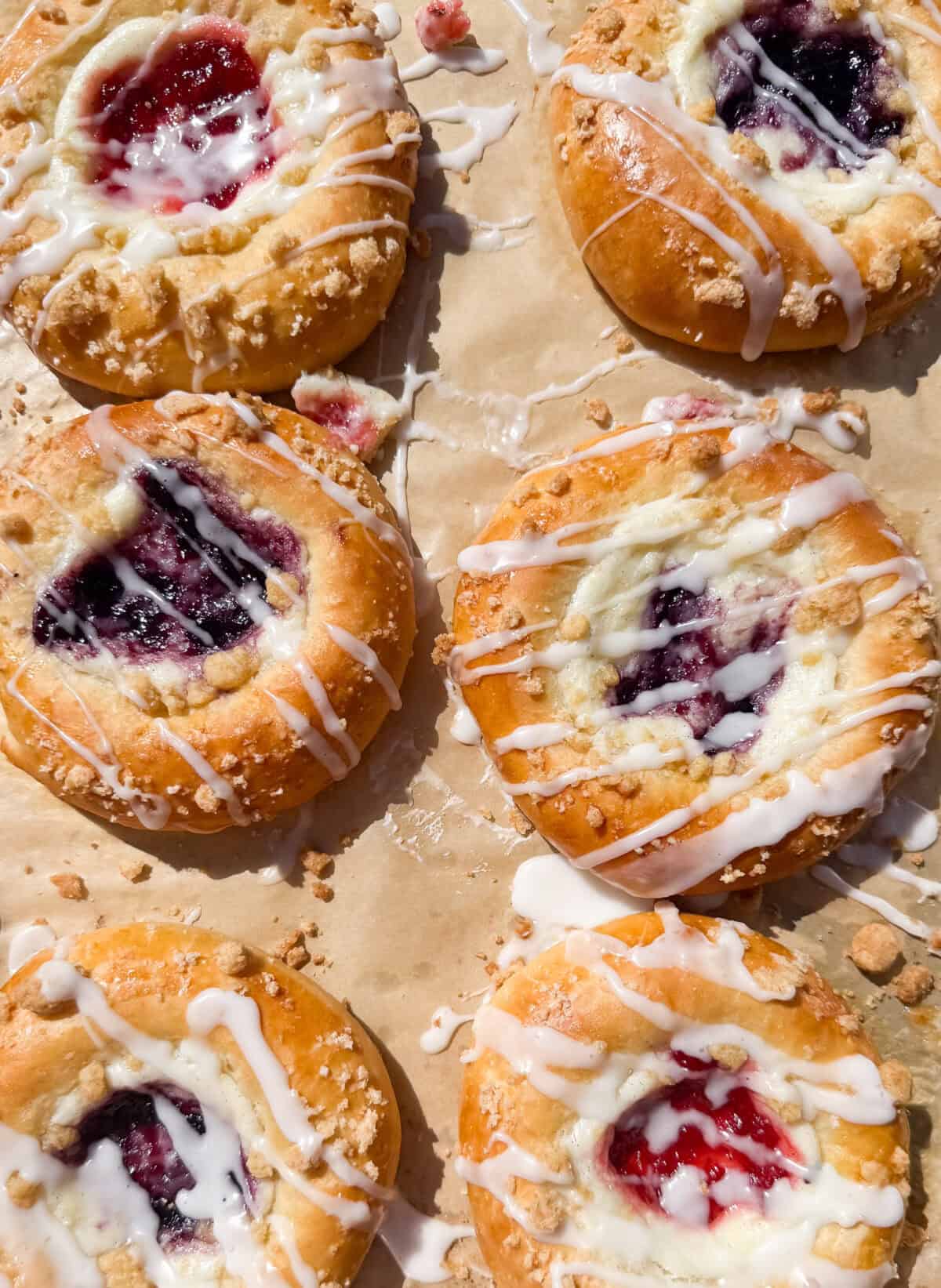 बेरी पनीर डेनिश।