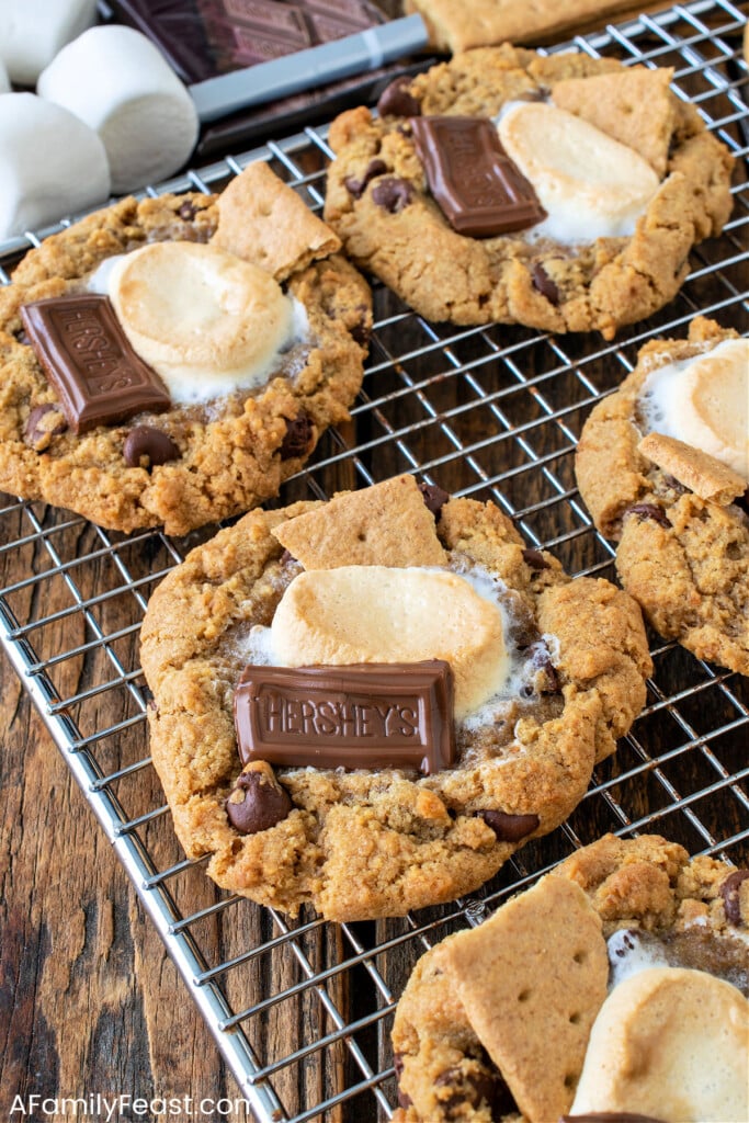 S'mores कुकीज़ - एक परिवार की दावत