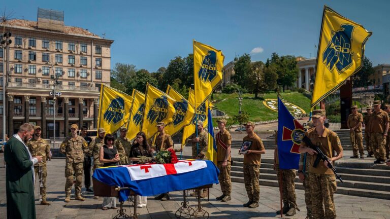 European leaders rally behind Ukraine ahead of Trump-Putin meeting