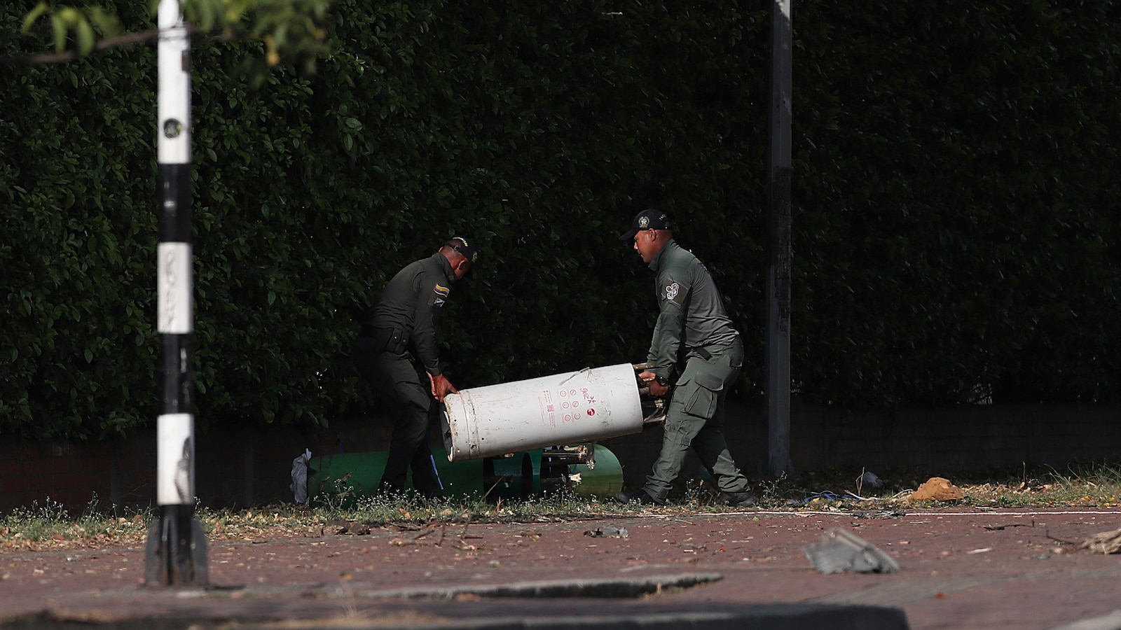 Bomb and attack on helicopter in Colombia kill at least 17, including police officers