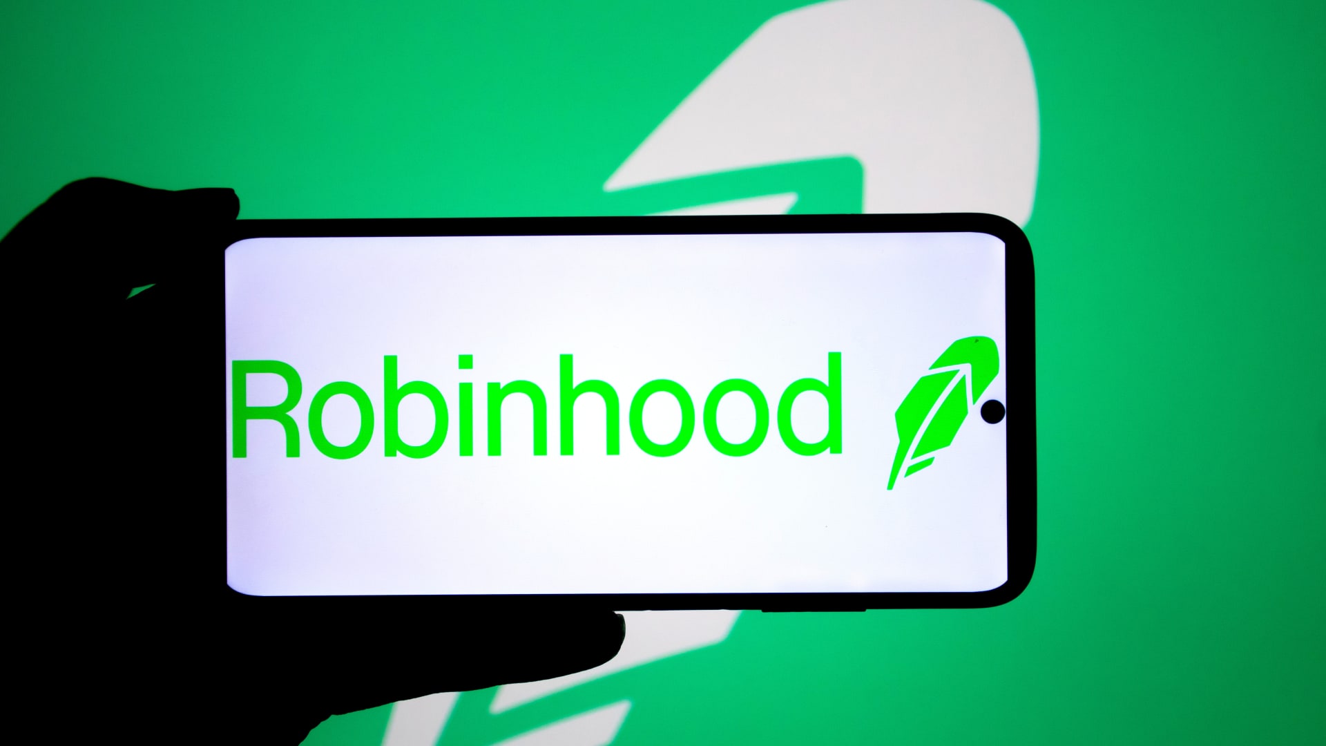 AppLovin and Robinhood added to S&P 500