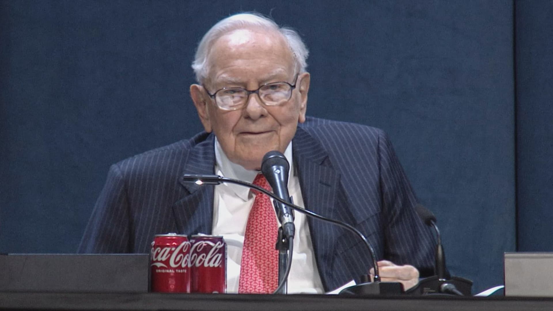 Warren Buffett's public Kraft Heinz criticism is extremely unusual for the typically passive owner