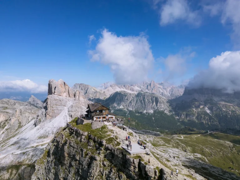rifugio-nuvolau-dolomites.webp.webp