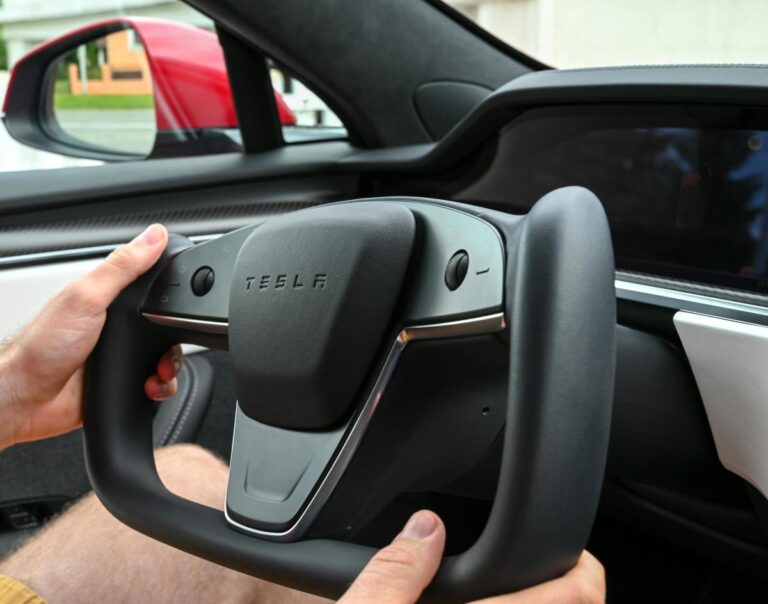 tesla-autopilot-crash-lawsuit-settled.jpg