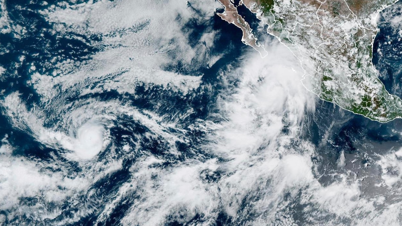 Lorena becomes a hurricane off west coast of Mexico as Kiko travels over open waters