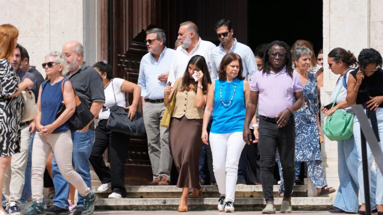 Portuguese victims of streetcar crash mourned by colleagues, friends