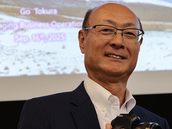 Portrait_of_Go_Tokura_head_of_Canons_camera_division.jpeg