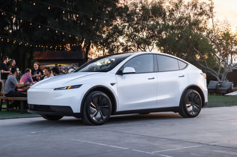 tesla_model_y_standard_front_3_4.jpg