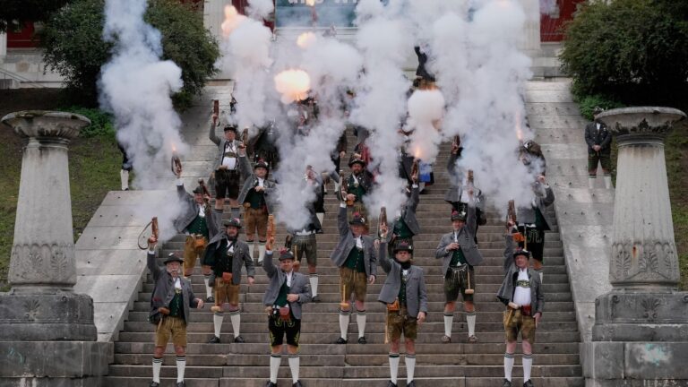 Oktoberfest ends Sunday with the traditional Bavarian salute