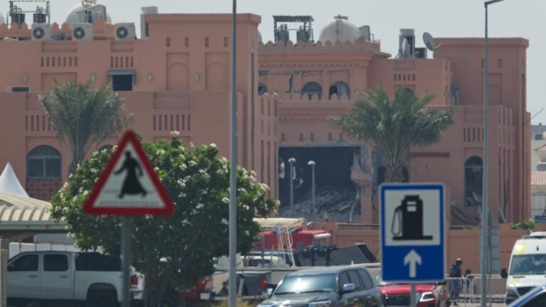 Trump signs an executive order vowing to defend Qatar in the wake of Israel's strike