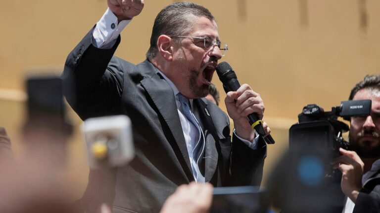 Costa Rica's electoral tribunal urges assembly to strip president of immunity