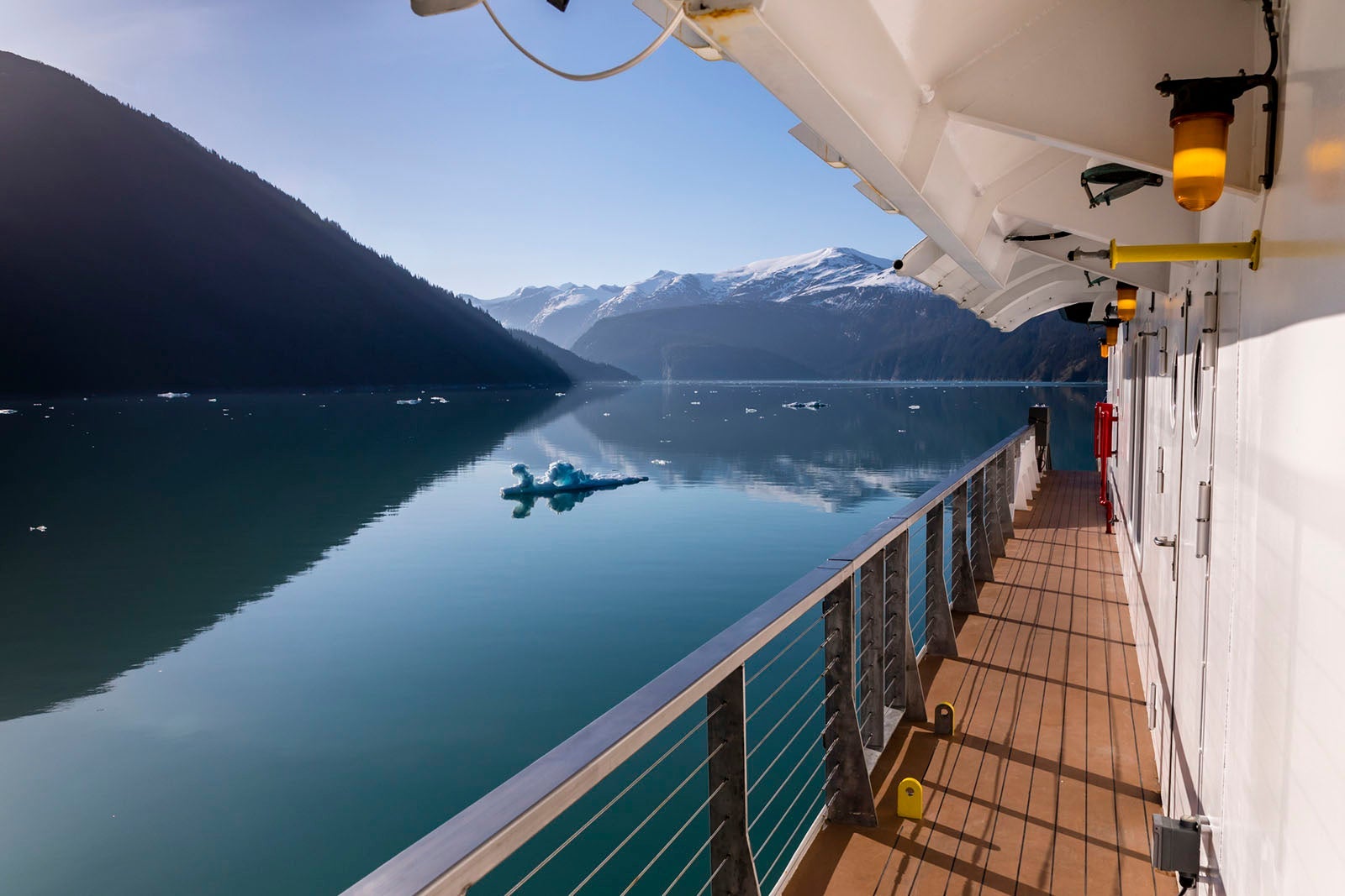 Cruise-ship-venturing-through-Endicott-Arm-Alaska_Andrew-Peacock.jpg