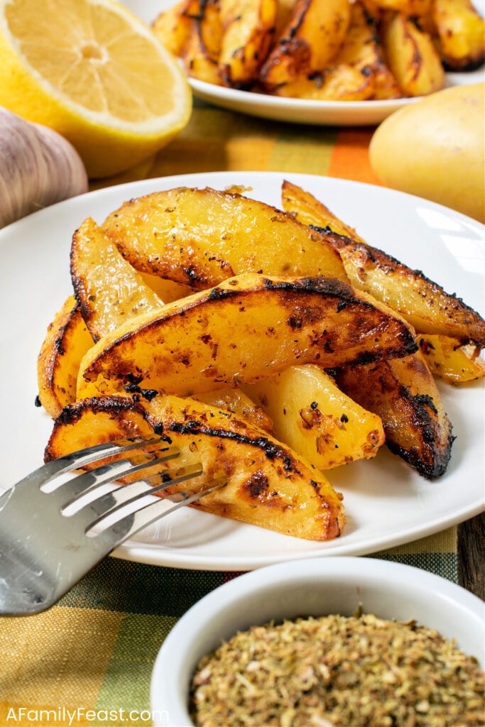 ग्रीक नींबू अजवायन आलू - एक पारिवारिक दावत