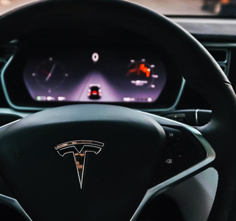 tesla-odometer-lawsuit-inacccurate.jpg
