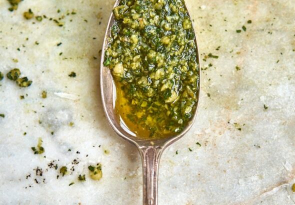 इतालवी दादी की तरह पेस्टो कैसे बनाएं